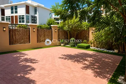 Corner Townhouse | Spacious | Private Home