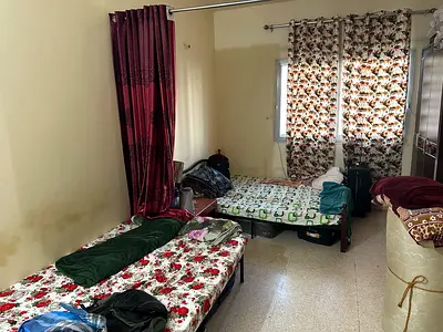 One bedroom hall  flat staying 4 person 2 in room 2 in hall