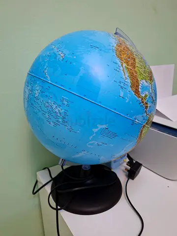 World Globe Table Lamp / Educational Globe - Light-up, working condition