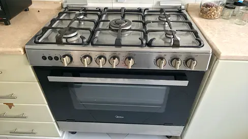 Stainless Steel 5-Burner Gas Range with Large Oven - Good Condition