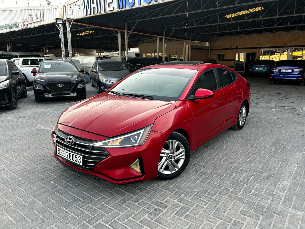 Hyundai Elantra 2020 — photo 1 of 18