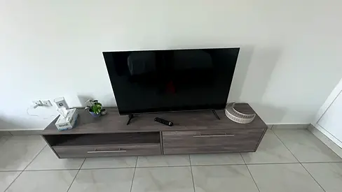 TV screen 50”