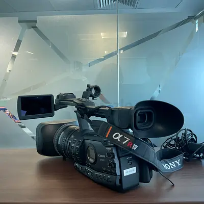 Canon XF305 With adapter