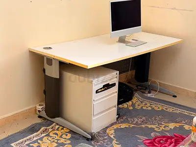 Computer table