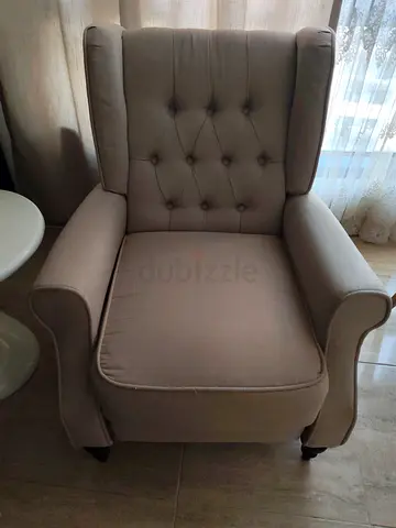 Beige Recliner Armchair with Button Tufting - Good Condition