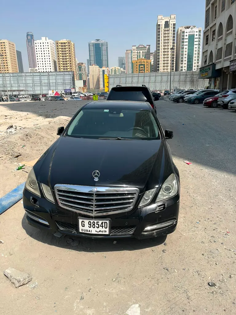 Mercedes-Benz E-Class 2011 — photo 1 of 13