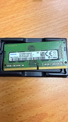 Samsung 8GB DDR4 RAM module (model M471A1K43DB1-CTD).