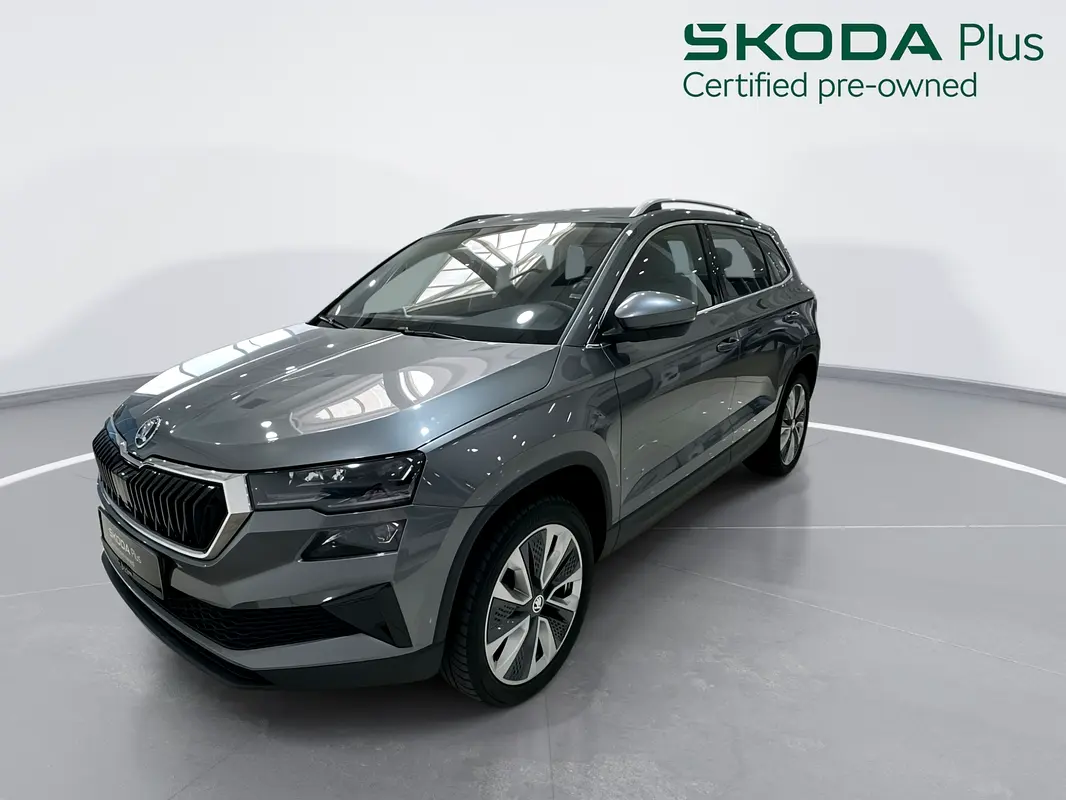 Skoda Karoq 2023 — photo 1 of 10