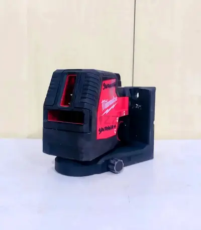 MILWAUKEE CROS LINE LASER 4V