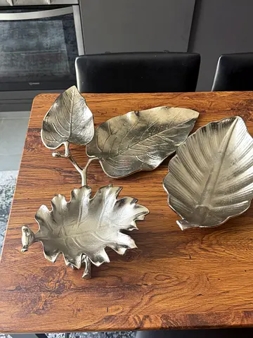 Set of 4 Decorative Metal Leaf Trays - Silver Finish