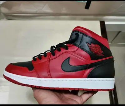 Air Jordan 1 - MID (reverse bred)