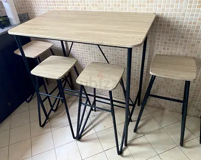 High bar table set with 4 stools - light wood finish