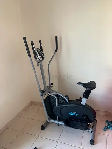 Compact Elliptical Cross Trainer with Adjustable Resistance