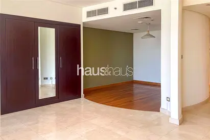 Multiple Cheques | Close to the Metro | Vacant