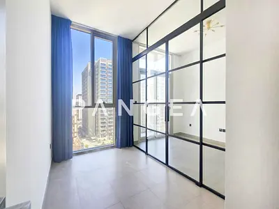 Vacant | Pool View | High Floor