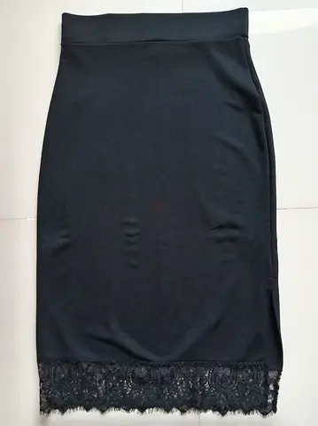 Black pencil skirt with lace trim - size M