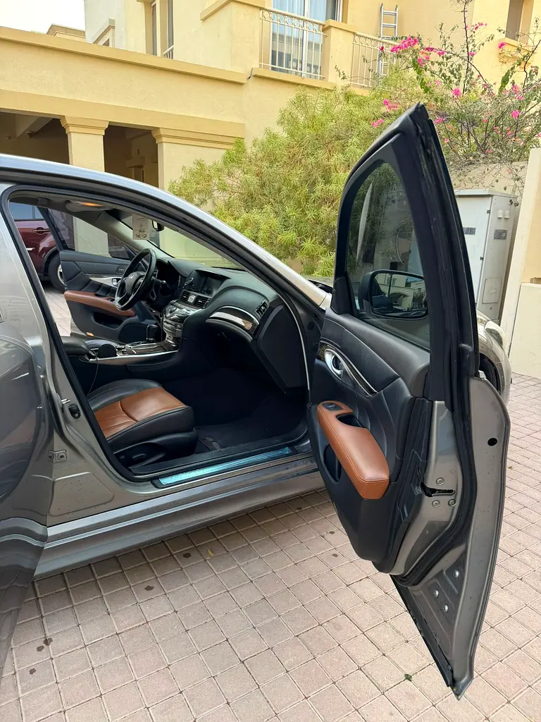 Infiniti M-Series 2013 — photo 1 of 12
