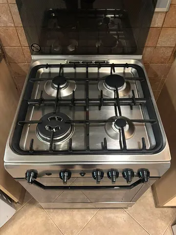 Gas cooker Available