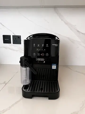 DeLonghi Magnifica  start Fully Automatic Espresso Machine - Excellent Condition