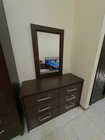 Bedroom Dresser with Mirror – Dark Brown – Good Condition