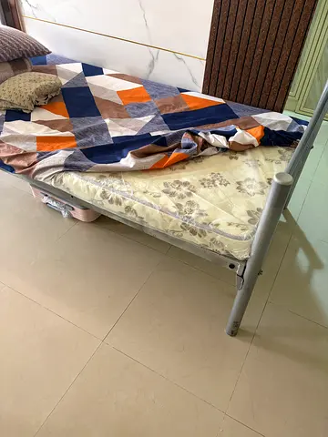 Single metal frame bed with mattress — good condition