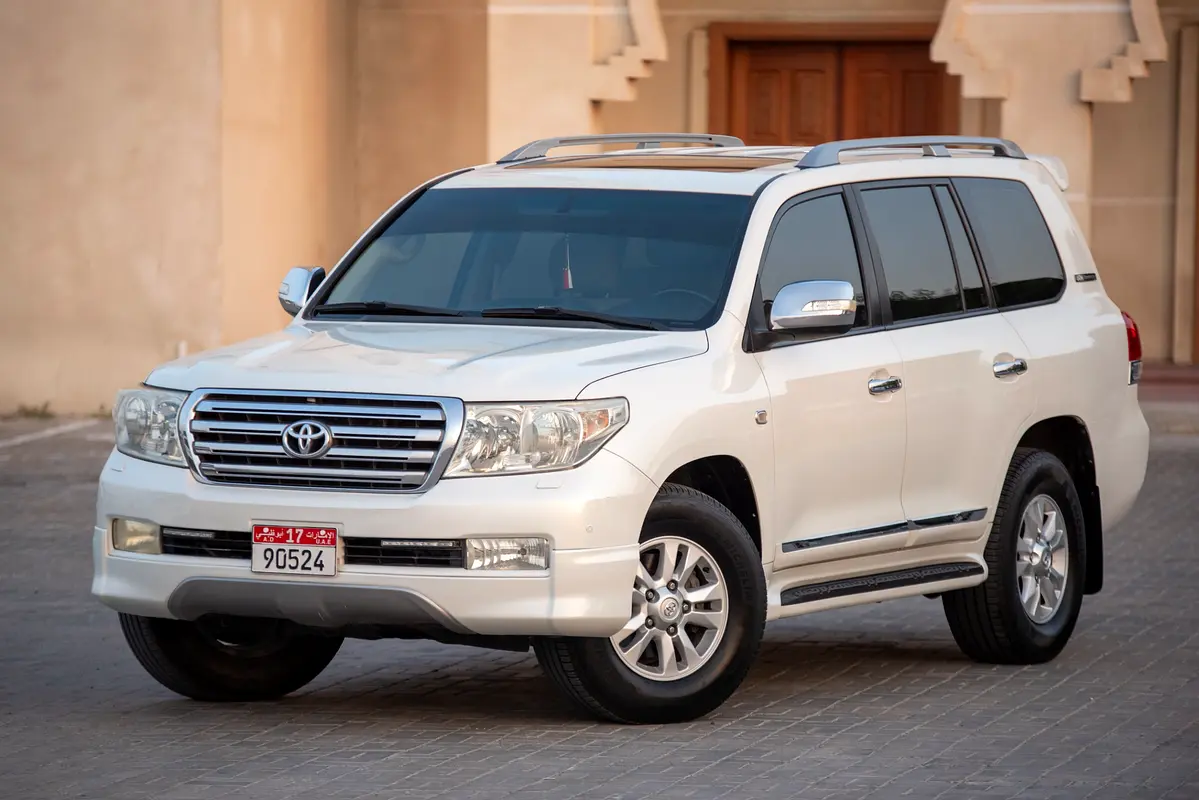 Toyota Land Cruiser 2011 — photo 1 of 20