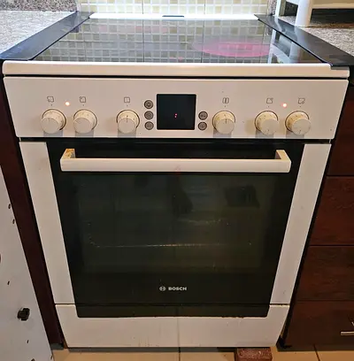 Bosch fully electric cooking range