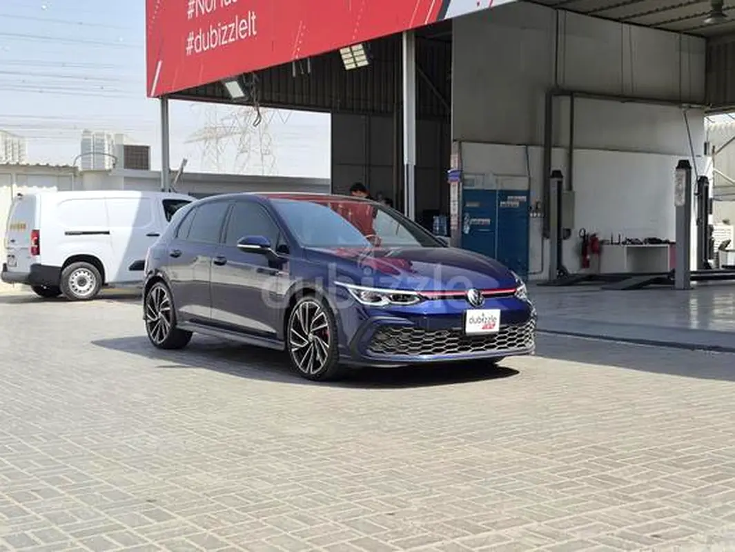 Volkswagen Golf 2023 — photo 1 of 12