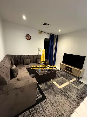 شقة فاخره غرفتين وصالة مع بلكونه .عجمان الراشديه 2 .مفروشه بالكامل للإيجار الشهري. الايجار يشمل الفواتير والإنترنت وموقف