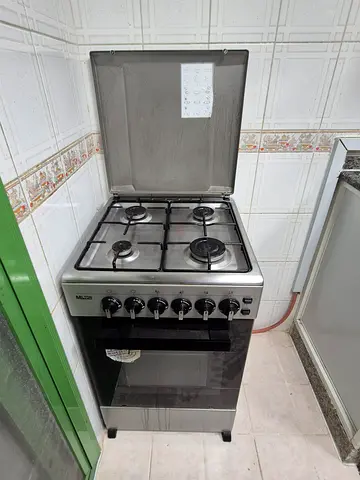 Milton Stainless Steel 4-Burner Gas Cooker with Oven - Good Working Condition used with Care