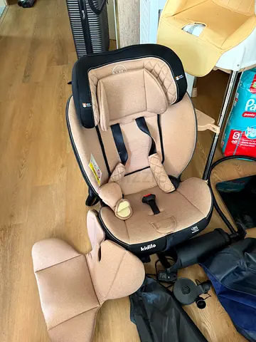 Beige convertible infant car seat (good condition)