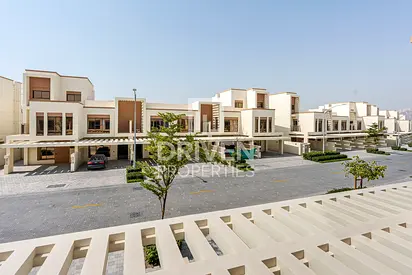 Upgraded | Close to amenities | Premium Cluster