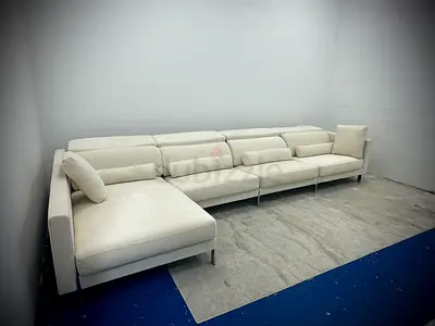 Selling Italy lshape sofa