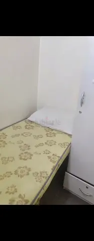FULLY CLOSED PARTITION NEAR INSURANCE MARKET METRO 1000