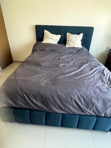 Bed with headboard and Mattress