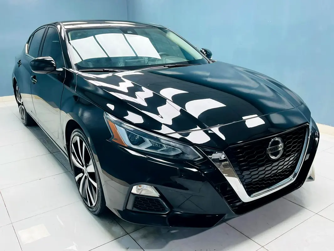 Nissan Altima 2022 — photo 1 of 19