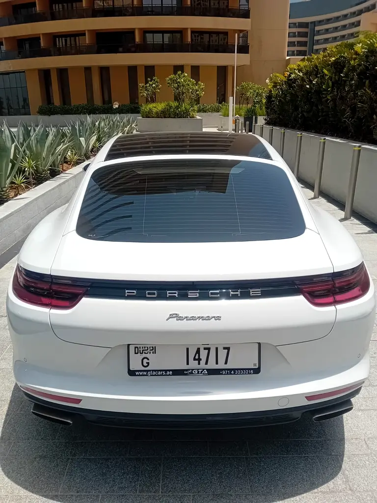 Porsche Panamera 2017 — photo 1 of 8