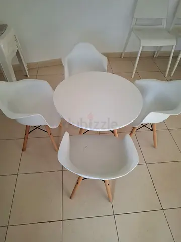 Kid Table with 4 Chairs Indoor/outdoor