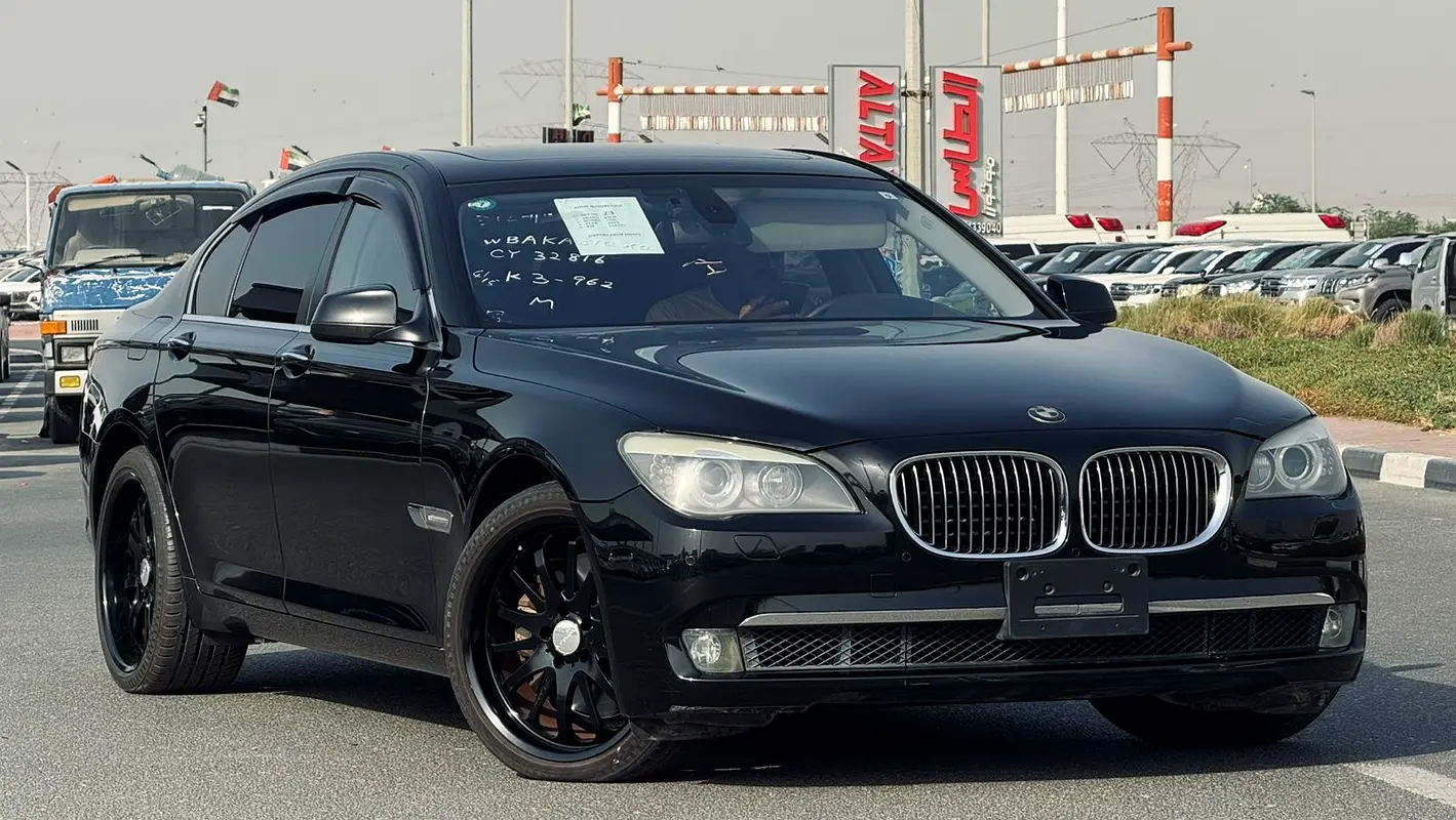 BMW 7-Series 2010 — photo 1 of 19