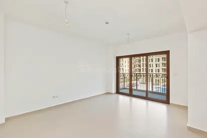 Bright & Airy | Pool View | Well Maintained