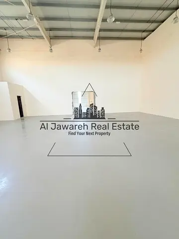 مستودع 5000 قدم مع كهرباء 50 كيلو وات للايجار بافضل سعر في ام القيوين