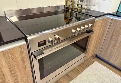 Bosch Series 8 Electric Range with Ceramic Hob and Oven - Good Working Condition