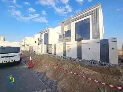 For sale: Luxurious modern villa in Al-Amrah, 6 bedrooms and a roof terrace, including electricity