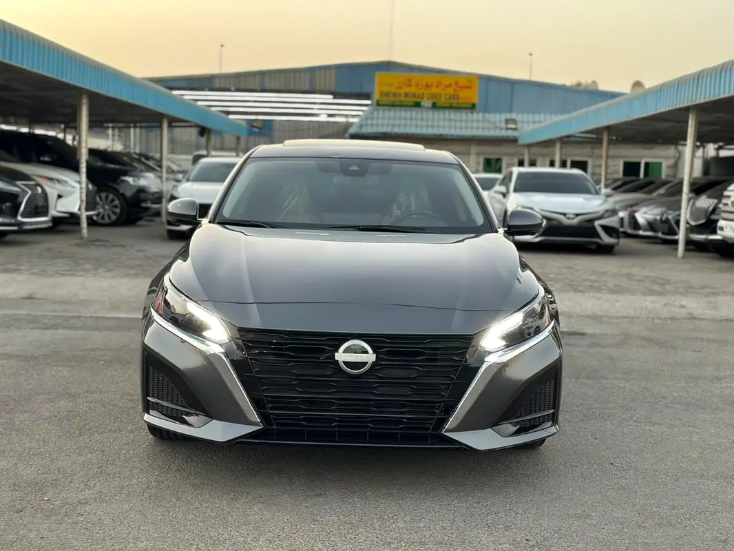Nissan Altima 2024 — photo 1 of 20