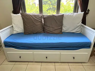 IKEA HEMNES Day-bed frame with Mattress and Pillows