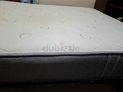 Queen size spring mattress - good condition