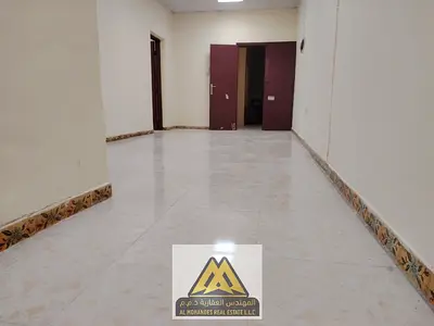 مساحة كبيرة | فرش جديد ونظيف | موقع مميز خلف مستشفى ثومبي | قريب من جميع الخدمات | سهل الوصول إلى دبي والشارقة | 2 حمام | بلكونة بإطلالة مفتوحة