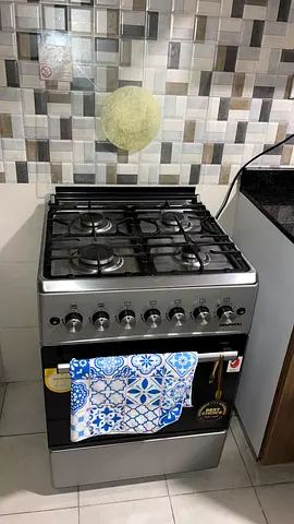 Stainless steel freestanding gas cooker with oven - good condition