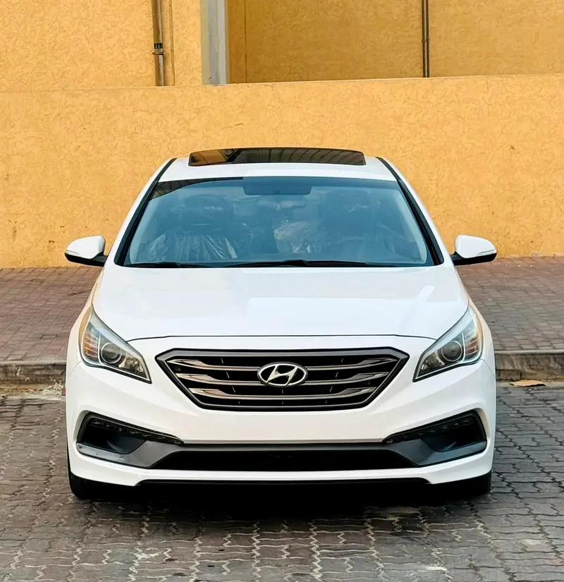 Hyundai Sonata 2016 — photo 1 of 12