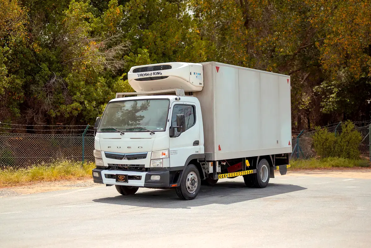 Mitsubishi Canter 2020 — photo 1 of 15